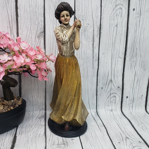 RARE**Victorian Lady Golfer Resin Statue - Picture 1 of 7